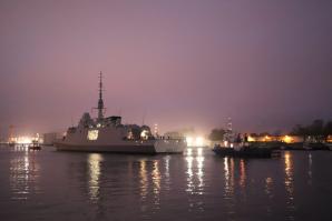 Sortie de la FREMM DA Lorraine de nuit 1